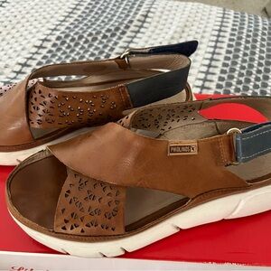 Pikolinos cross strap sandals 38 (8-8.5)